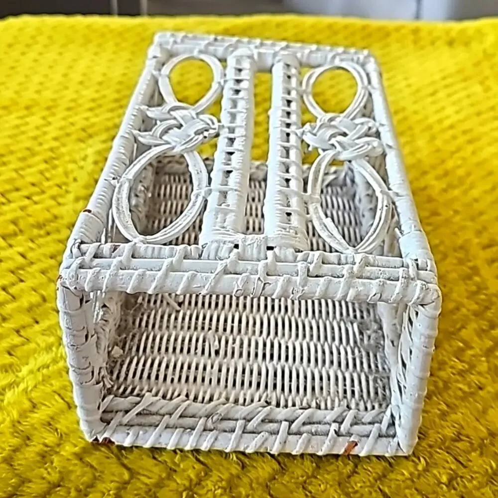 Vintage Rattan Wicker White Tissue Box Holder Home Decor Coastal 10